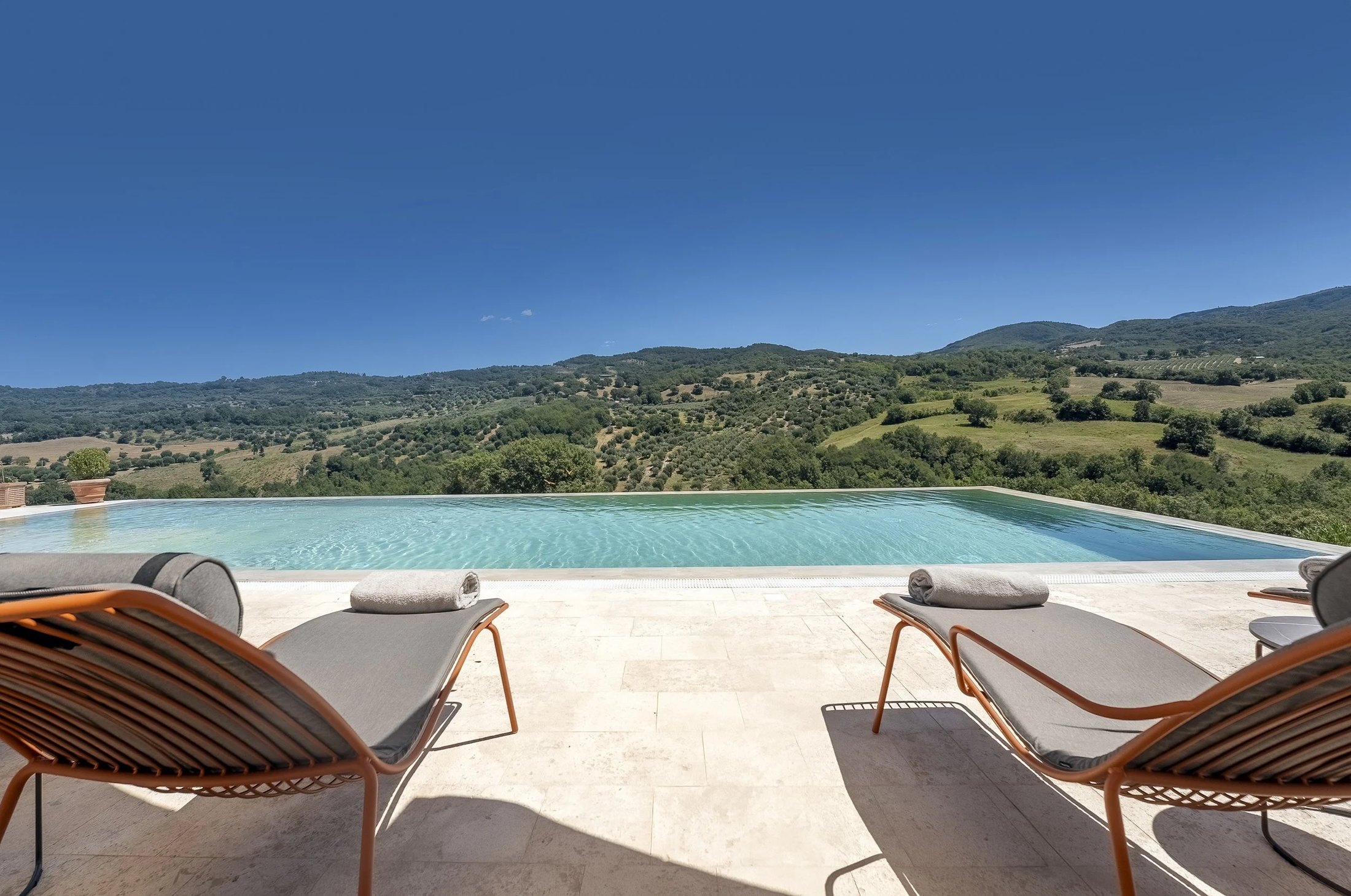 Infinity pool overlooking the Tuscan hills